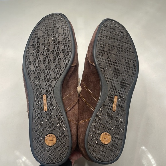 Cole Haan suede sneakers with Nike Air soles - Picture 5 of 5